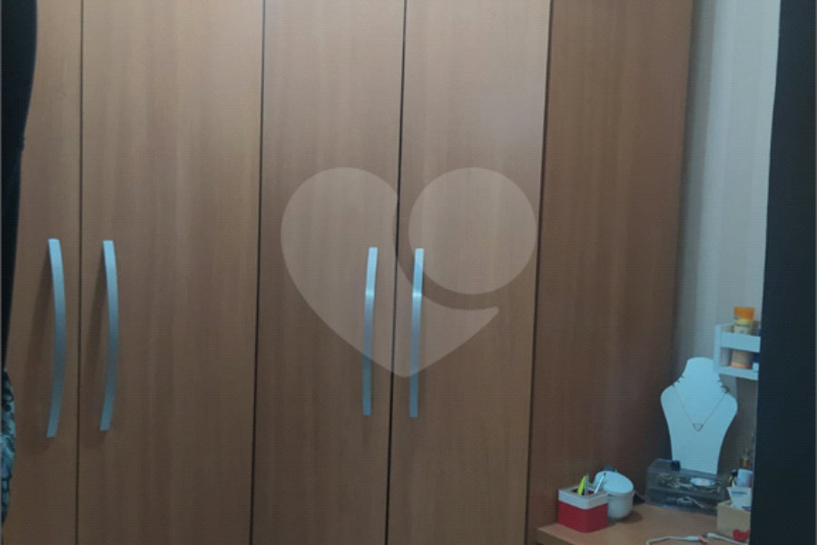 Sobrado à venda com 3 quartos, sendo 1 suíte, em Cidade Tiradentes, São Paulo, SP