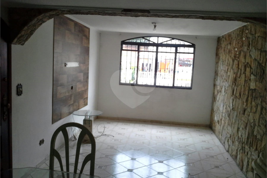Sobrado à venda com 3 quartos, sendo 1 suíte, em Parque Peruche, São Paulo, SP