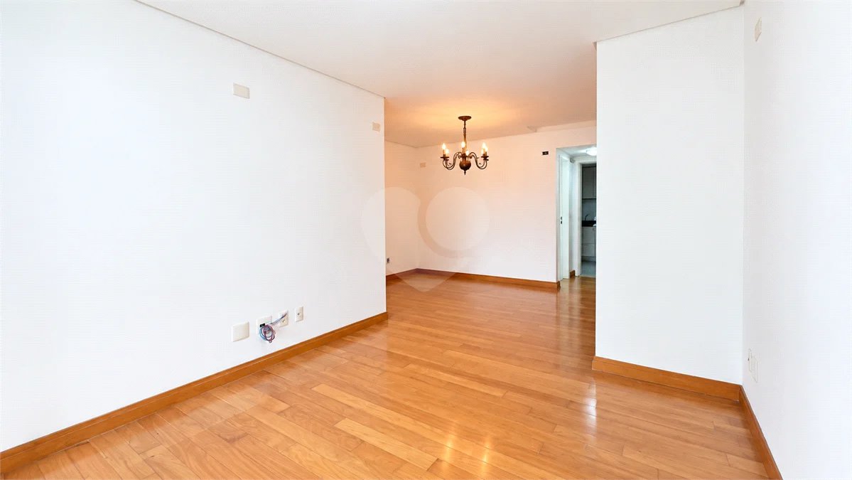 Apartamento à venda com 3 quartos, sendo 1 suíte, em Jardim das Acácias, São Paulo, SP