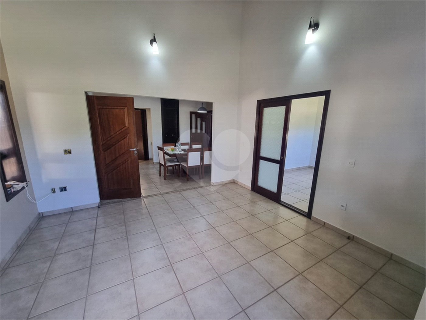 Casa à venda ou para alugar com 3 quartos, sendo 1 suíte, no condomínio Terras de Vinhedo, Vinhedo - SP