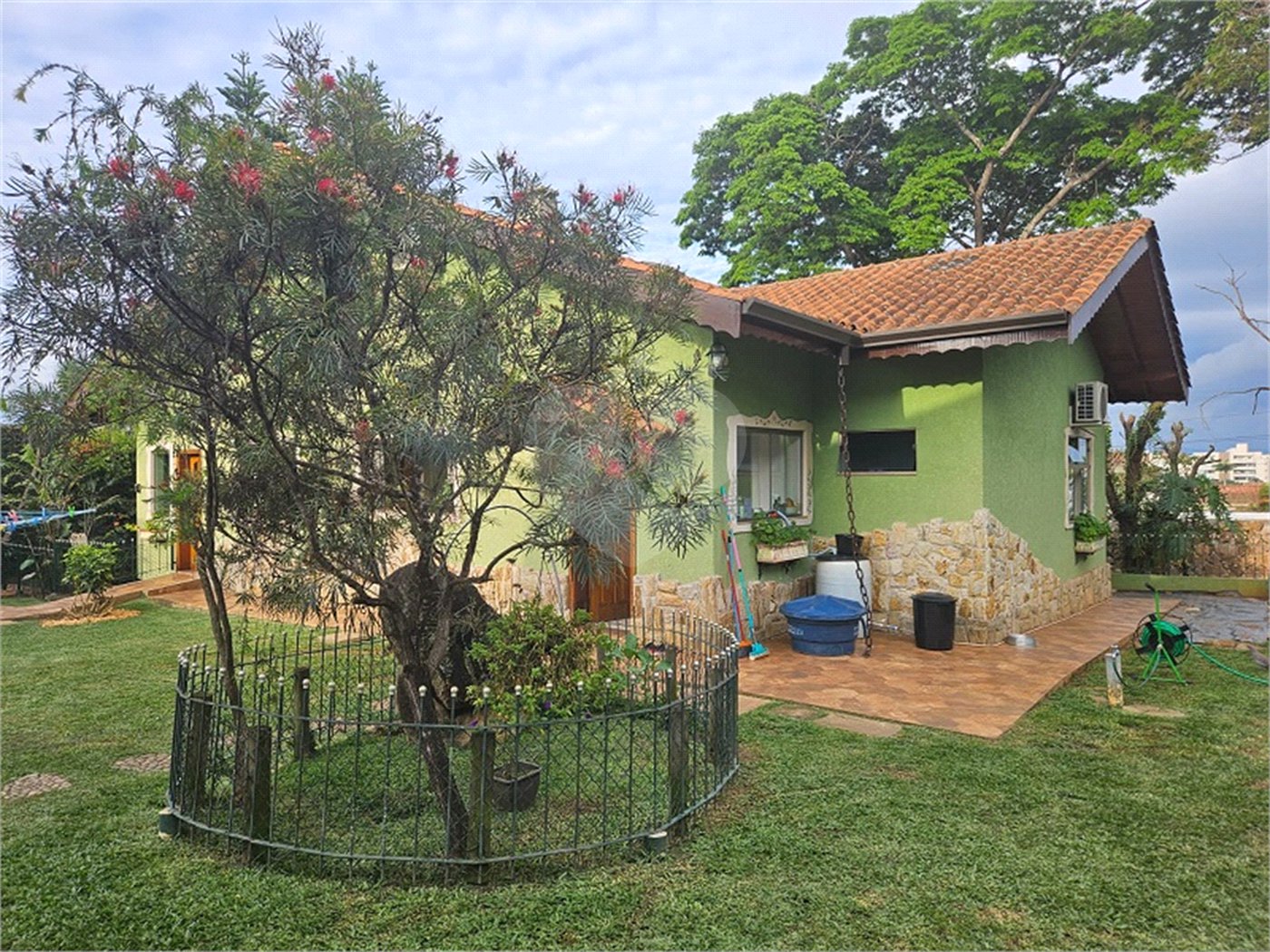 Casa à venda com 4 quartos, sendo 3 suítes, em Jardim Tapajós, Atibaia, SP