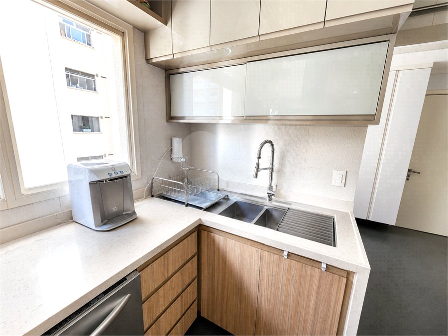 Apartamento à venda com 4 quartos, sendo 3 suítes, em Santa Cecília, São Paulo, SP