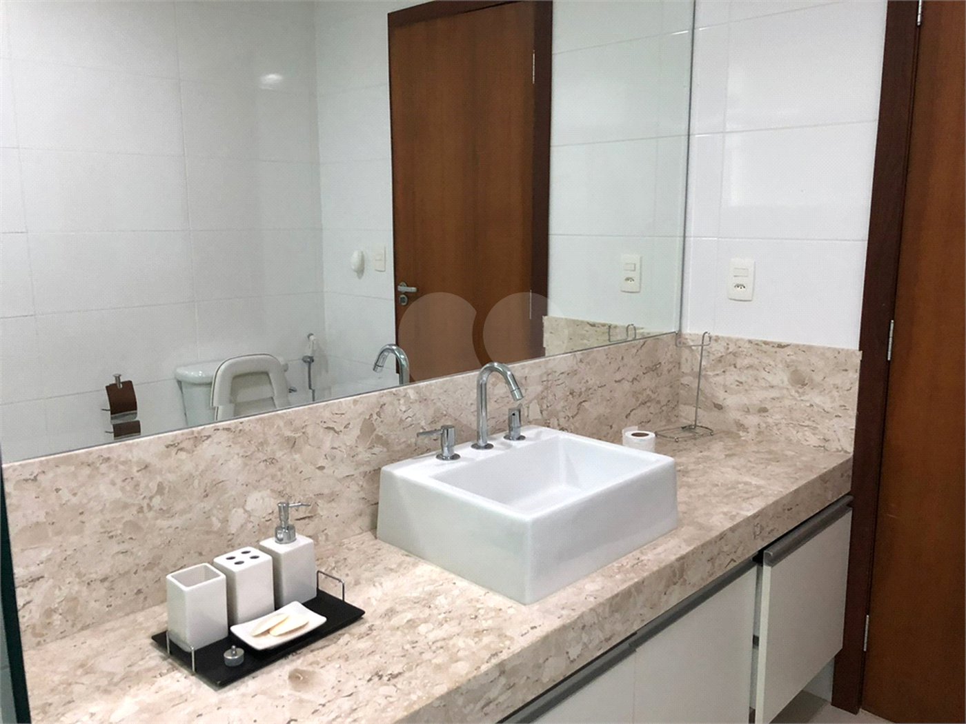 Condomínio à venda com 6 quartos, sendo 5 suítes, no Centro, Capitólio, MG