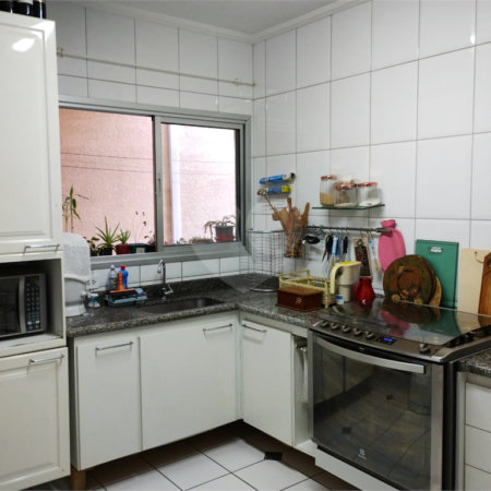 Sobrado à venda com 3 quartos, sendo 1 suíte,  em Vila Oliveira, Mogi das Cruzes, SP