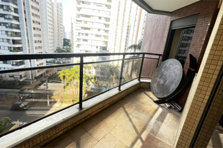Apartamento à venda com 4 quartos, sendo 1 suíte, em Moema, São Paulo, SP