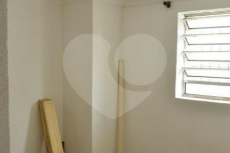 Sobrado na Saúde (2 casas c/2 quartos cada uma/entradas separadas)