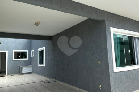 Casa à venda com 4 quartos, sendo 2 suítes, em Peró, Cabo Frio, RJ