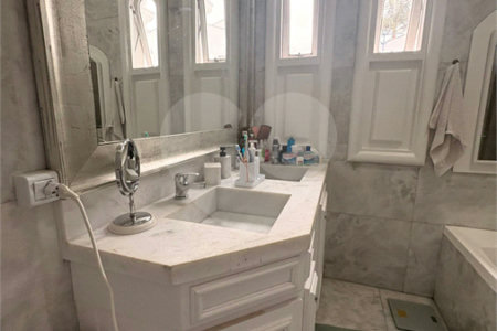 Casa Térrea à venda com 4 suítes em Anchieta, São Bernardo do Campo, SP