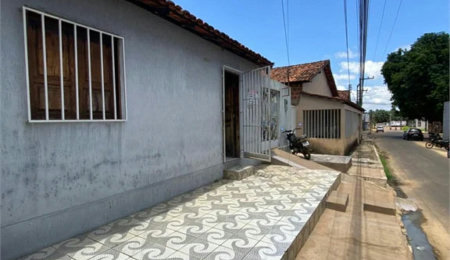 Casa à venda com 3 quartos no Centro, Balsas, MA