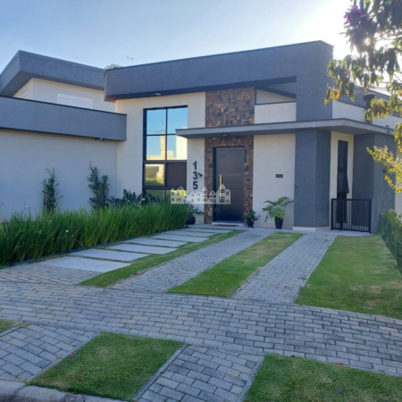 Casa à venda com 4 quartos, sendo 2 suítes,  no condomínio Figueira Garden, Atibaia - SP