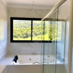 Casa à venda com 3 quartos, sendo 2 suítes, no condomínio Residencial Marchant Buarque, Atibaia - SP