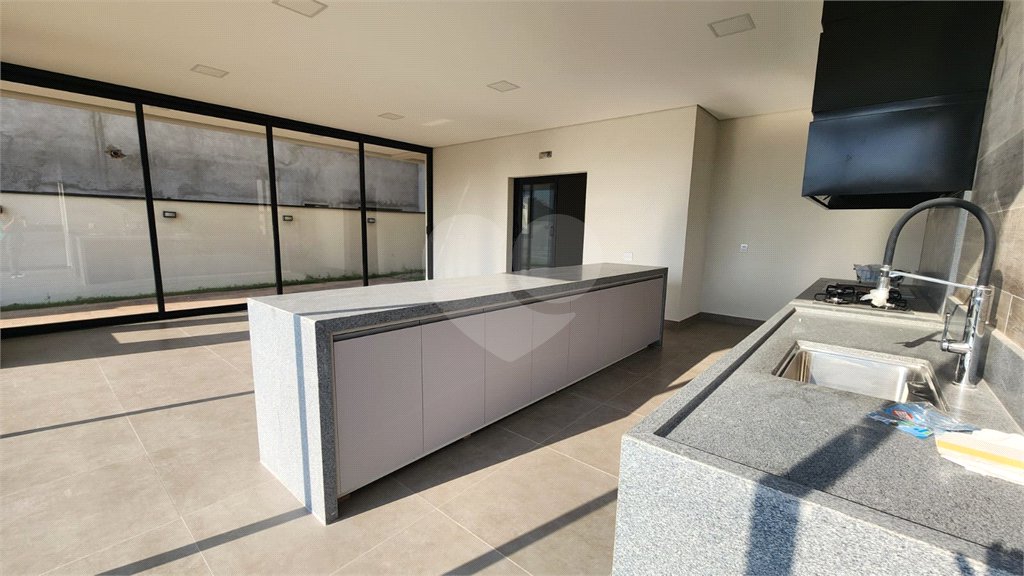 Casa à venda com 3 suítes no condomínio Santa Isabel I, Louveira - SP