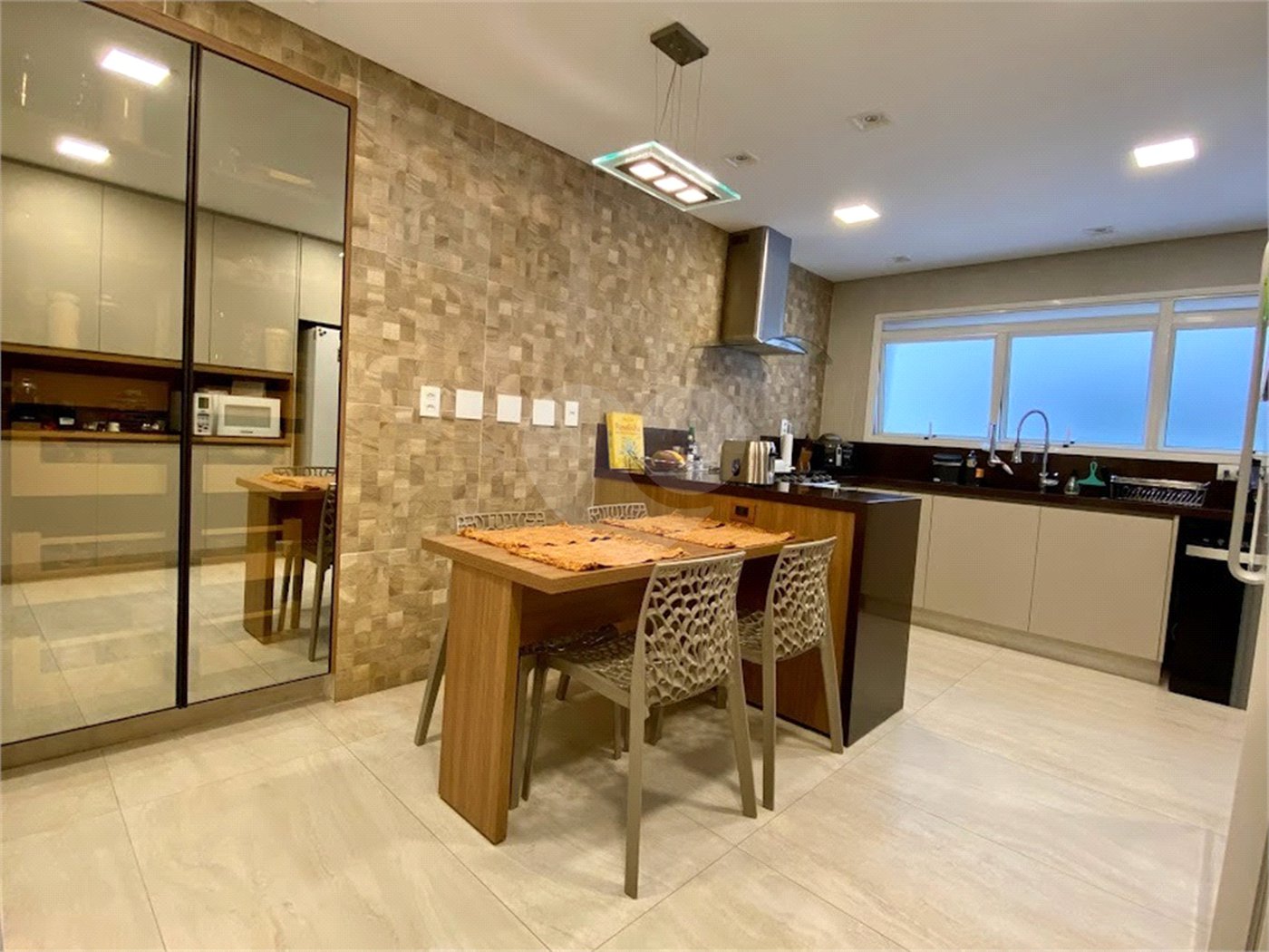 Apartamento à venda com 3 suítes em Vila Suzana, São Paulo, SP
