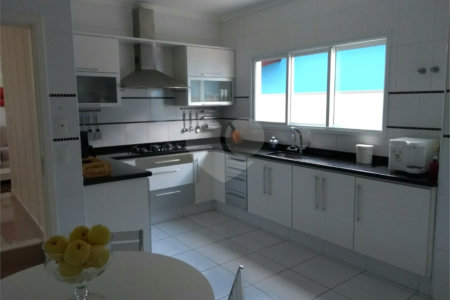 Casa à venda com 3 quartos, sendo 2 suítes,  no condomínio Terras do Oriente, Valinhos - SP