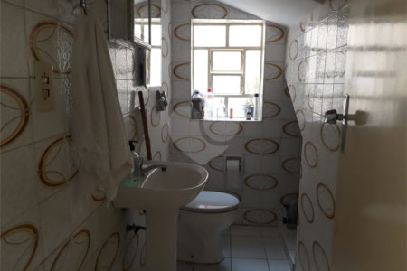Sobrado à venda com 3 quartos, sendo 1 suíte,  em Esplanada Mendes Moraes, São Roque, SP