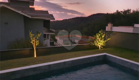 Casa à venda com 4 suítes no condomínio Porto Atibaia, Atibaia - SP