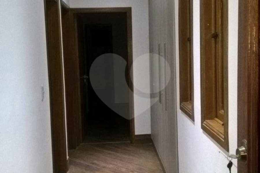 Casa à venda ou para alugar com 3 suítes no condomínio Vilarejo Estoril, Mairiporã - SP