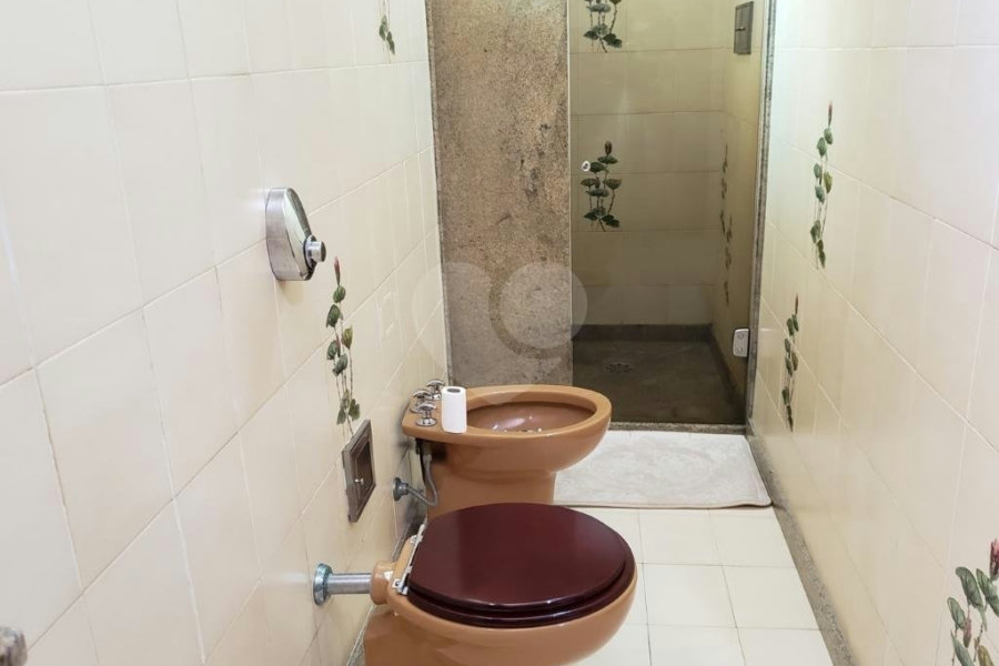 Sobrado à venda com 4 quartos, sendo 1 suíte, em Jardim Floresta, São Paulo, SP