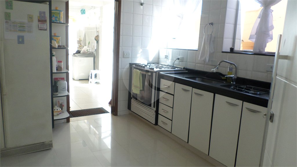 Sobrado à venda com 4 suítes em Recanto Impla, Carapicuíba, SP