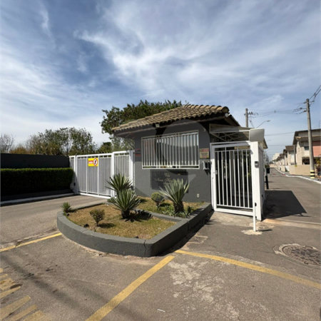 Casa à venda com 3 quartos, sendo 1 suíte, no condomínio Vila Nova Horizonte, Suzano - SP