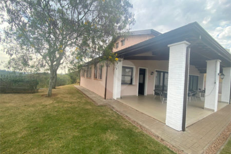 Casa à venda com 3 suítes no condomínio Vale da Santa Fé, Vinhedo - SP