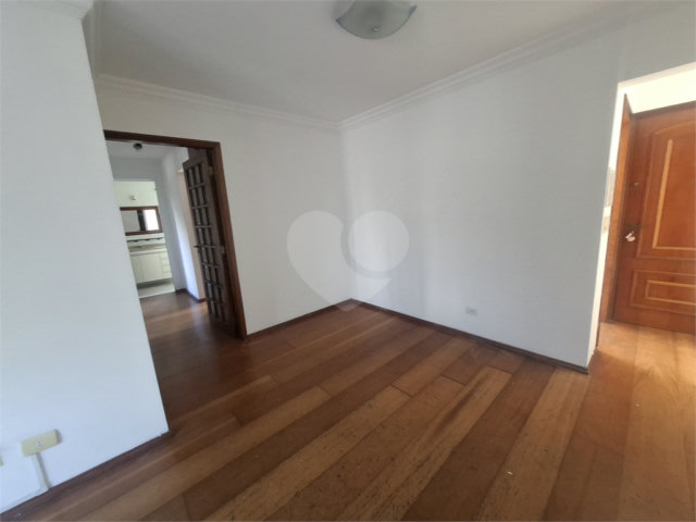 Apartamento à venda com 3 quartos, sendo 1 suíte,  em Jardim Marajoara, São Paulo, SP