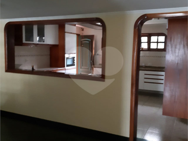 Sobrado à venda com 3 quartos, sendo 1 suíte,  em Vila Tibagi, Guarulhos, SP