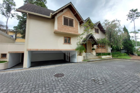 Casa à venda ou para alugar com 4 suítes no condomínio Vilaggio Monte Alegre, São Paulo - SP