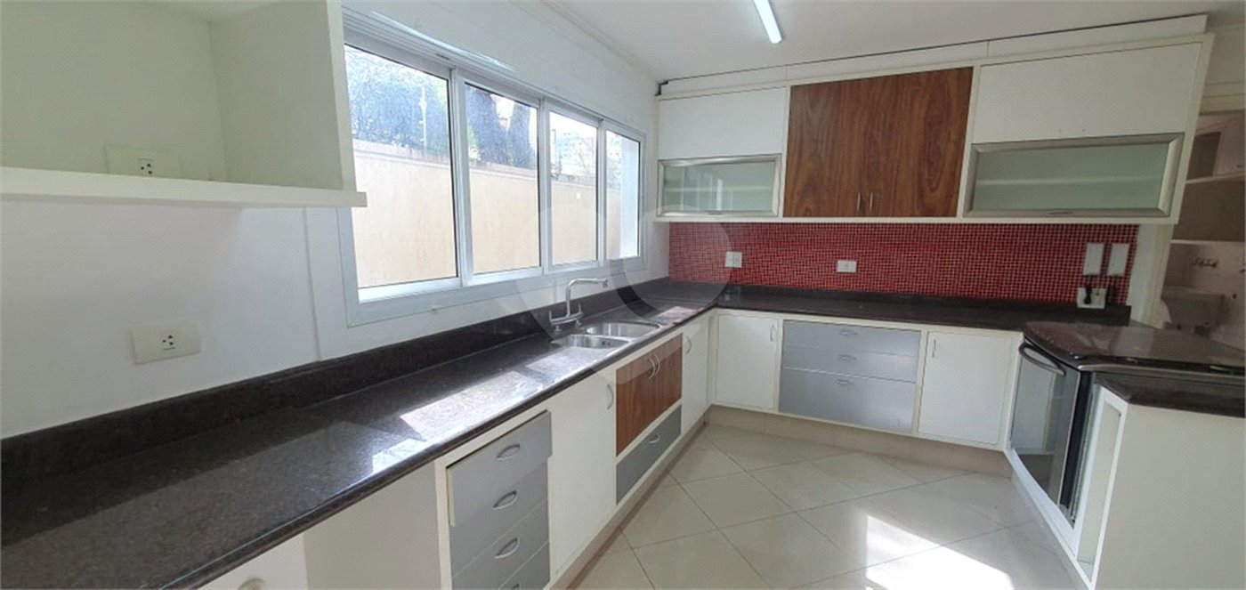 Sobrado à venda com 4 suítes em Moema, São Paulo, SP