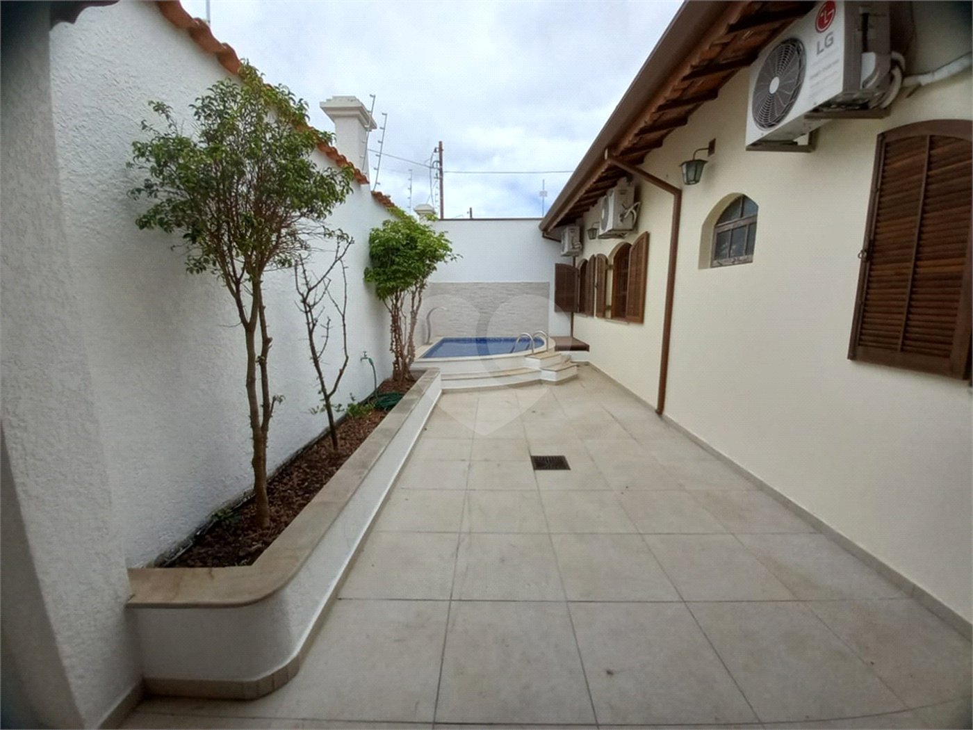 Casa à venda com 4 quartos, sendo 1 suíte,  em Vila Oliveira, Mogi das Cruzes, SP