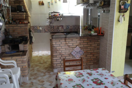 Sobrado à venda com 3 quartos, sendo 1 suíte, em Vila Suissa, Mogi das Cruzes, SP