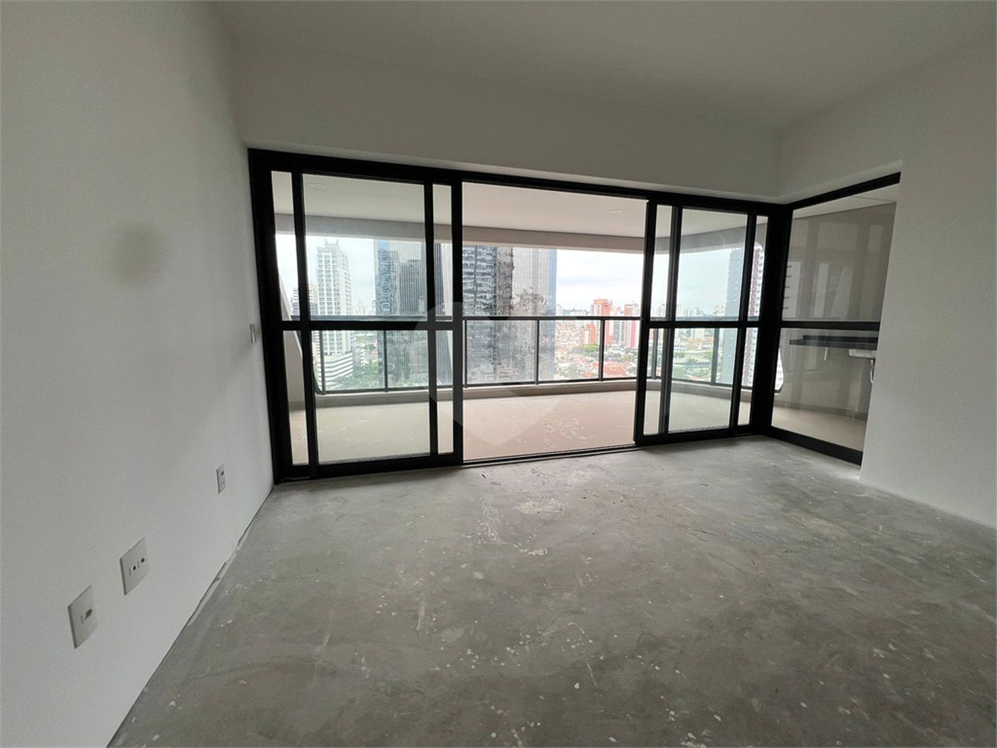 Apartamento à venda com 3 quartos, sendo 1 suíte, em Chácara Santo Antônio, São Paulo, SP