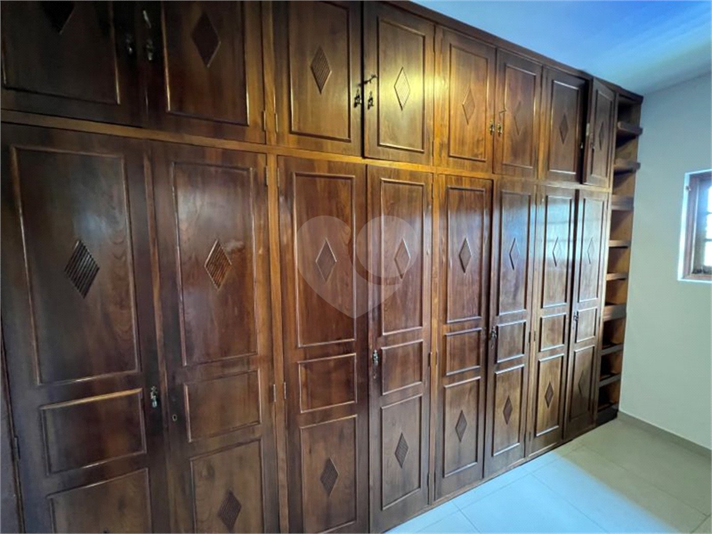 Casa à venda ou para alugar com 4 quartos, sendo 3 suítes, no condomínio Estância Marambaia, Vinhedo - SP