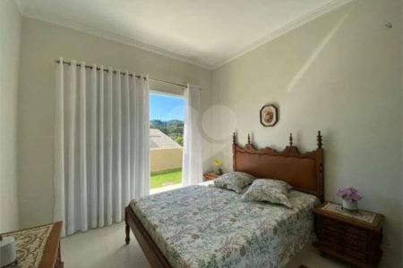 Casa à venda com 4 suítes no condomínio Ipê Velho, Vinhedo - SP