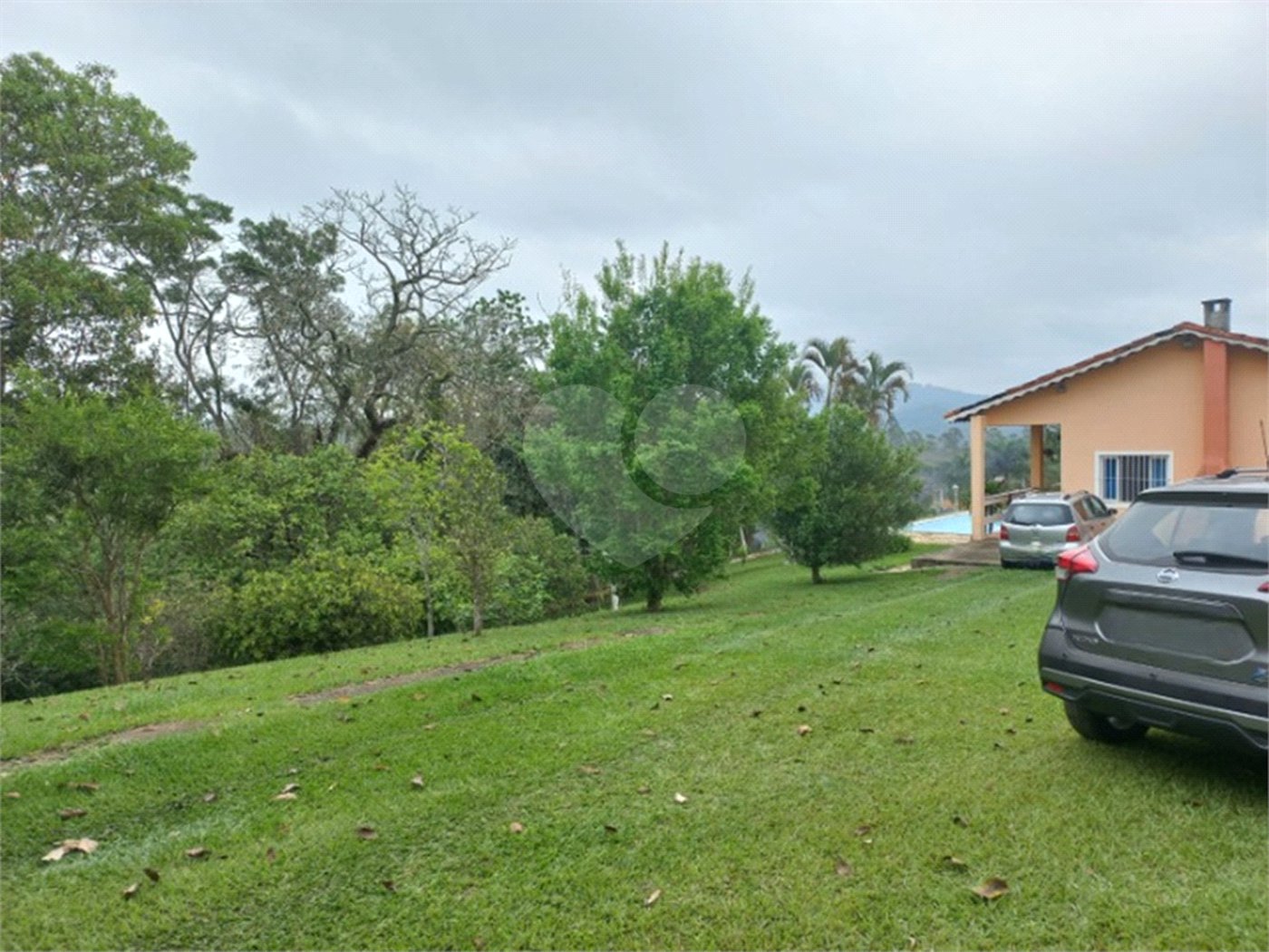 Casa à venda com 4 quartos, sendo 2 suítes, no condomínio Residencial Ypeville, Mairiporã - SP