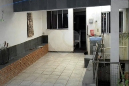 Sobrado à venda com 8 quartos, sendo 3 suítes, em Liberdade, São Paulo, SP