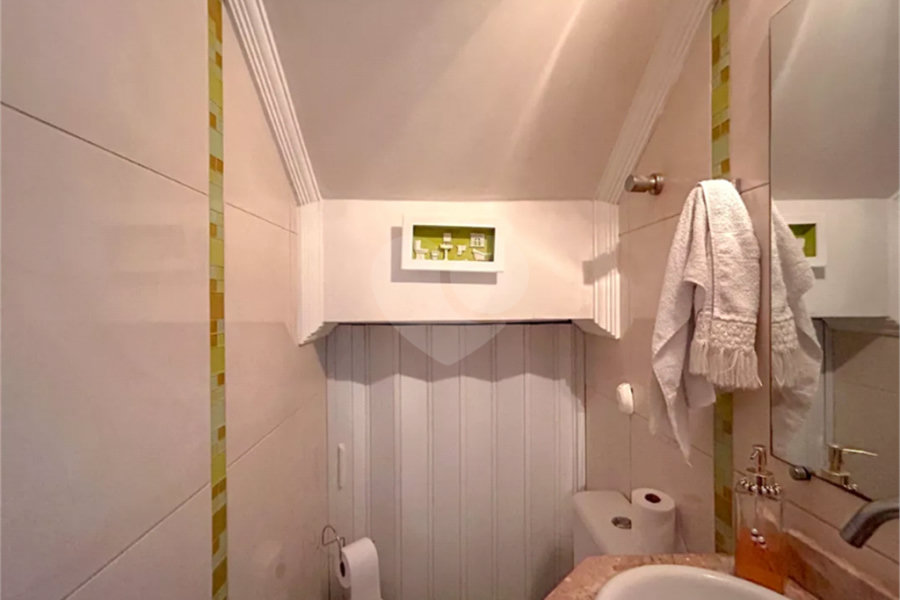 Sobrado à venda com 3 quartos, sendo 1 suíte, em Vila Mangalot, São Paulo, SP