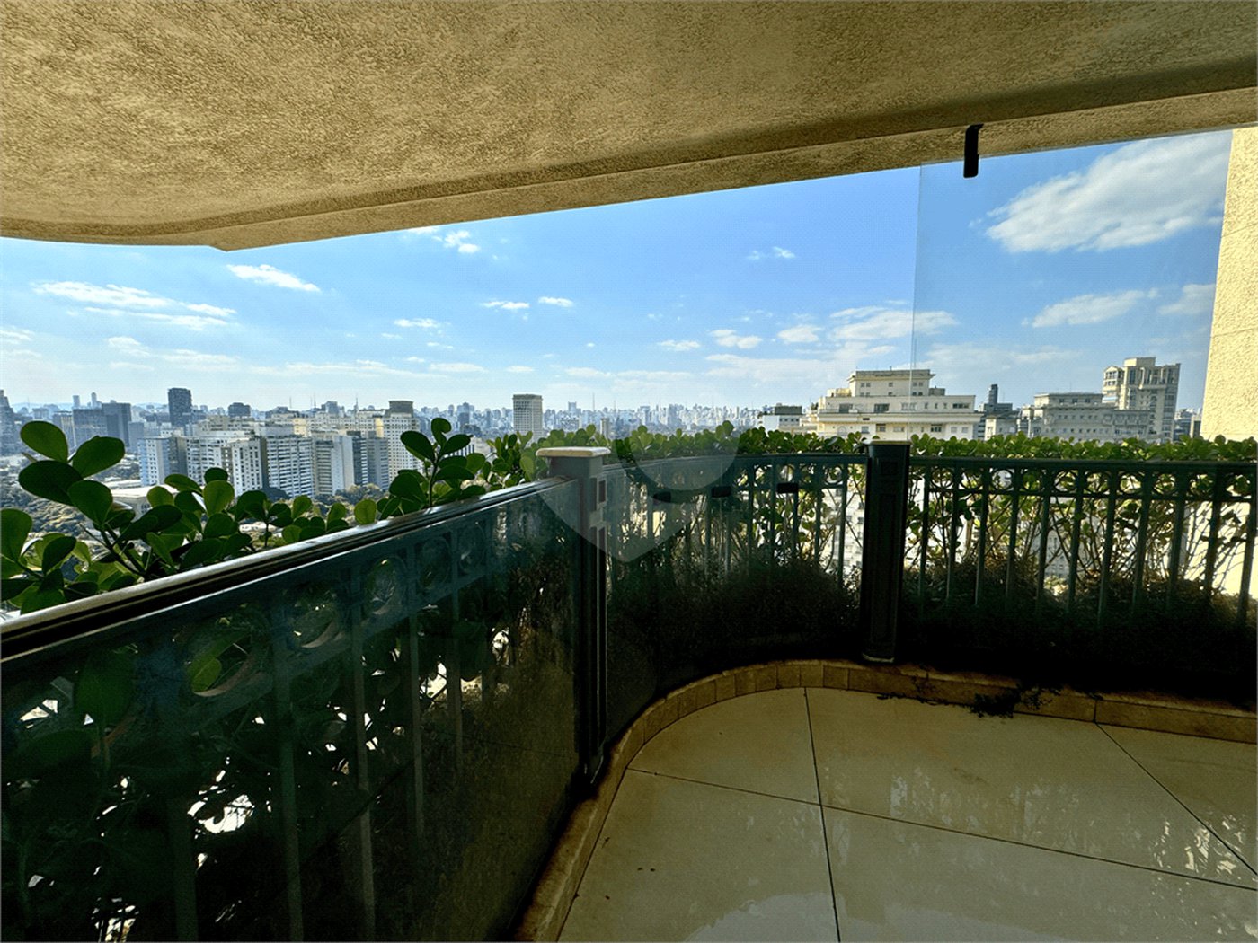 Duplex à venda ou para alugar com 5 suítes em Jardim Europa, São Paulo, SP