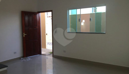 Sobrado à venda com 3 quartos, sendo 1 suíte,  em Vila Oliveira, Mogi das Cruzes, SP