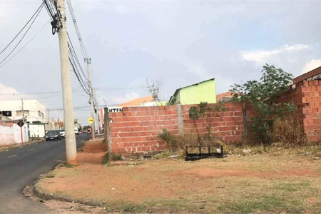 Terreno com 150,00 m² .
