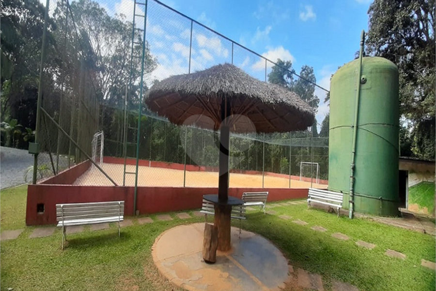 Casa à venda com 4 quartos, sendo 1 suíte, no condomínio Parque Suiça, Caieiras - SP