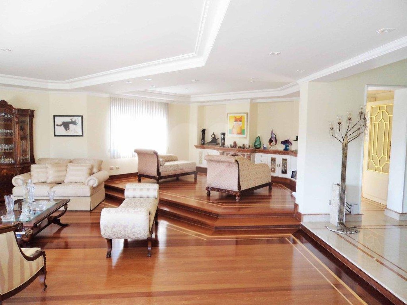Casa à venda com 5 suítes em Jardim Leonor, São Paulo, SP