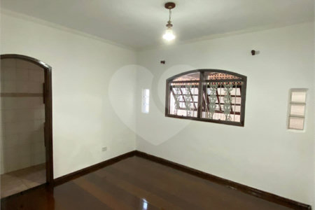 Sobrado à venda com 4 quartos, sendo 1 suíte, em Jardim Medina, Poá, SP
