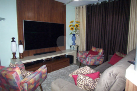 Casa à venda com 3 suítes no condomínio Residencial Recanto dos Paturis, Vinhedo - SP