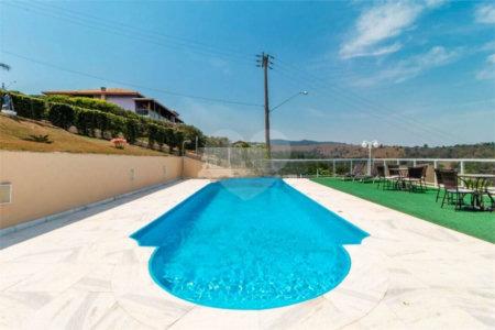Casa à venda com 3 quartos, sendo 1 suíte, no condomínio Vale do Sol, Bom Jesus dos Perdões - SP