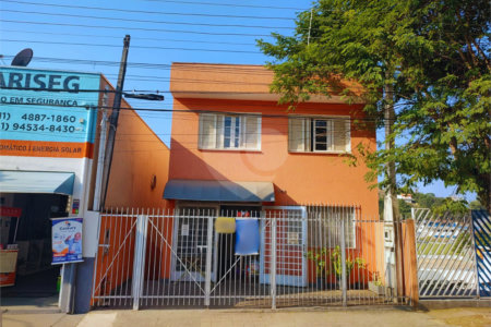 Sobrado à venda com 3 quartos no Centro, Jarinu, SP