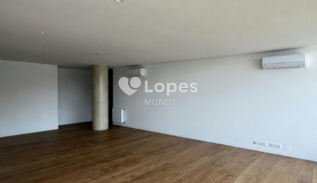 Apartamento T4 à venda em Lordelo do Ouro, Porto, Portugal – 240 m²