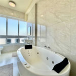 Apartamento Residencial à venda, Pitangueiras, Guarujá - AP0768.