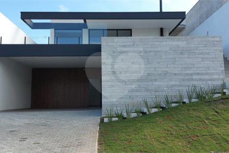 Casa à venda com 3 suítes no condomínio Greenfield, Atibaia - SP