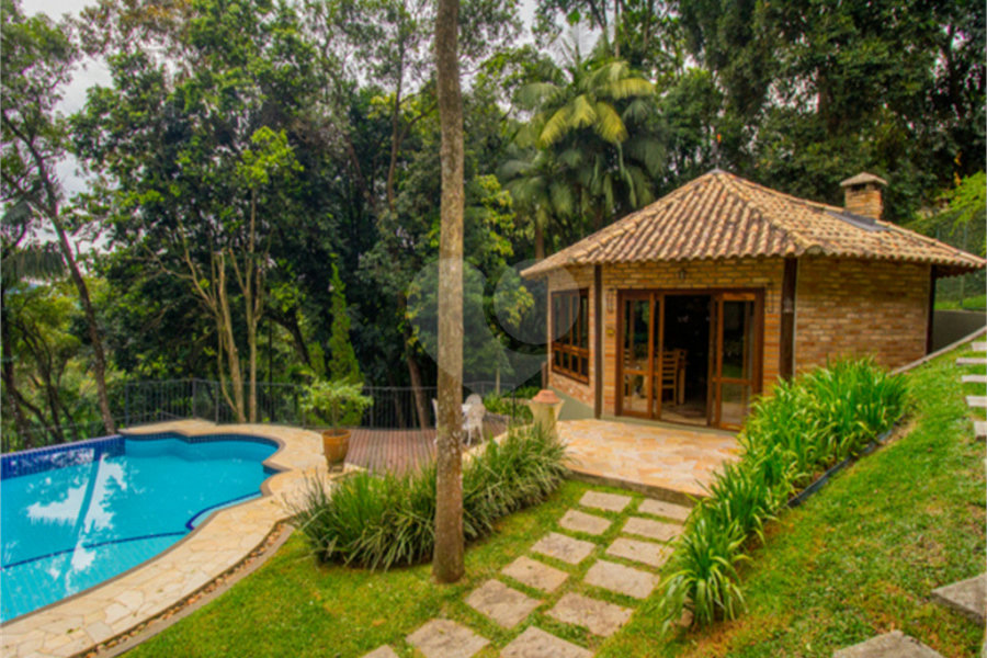 Casa à venda com 4 suítes no condomínio Alpes da Cantareira, Mairiporã - SP